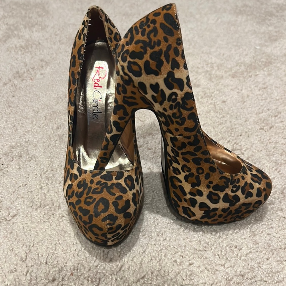 Brand new, only worn to try on.